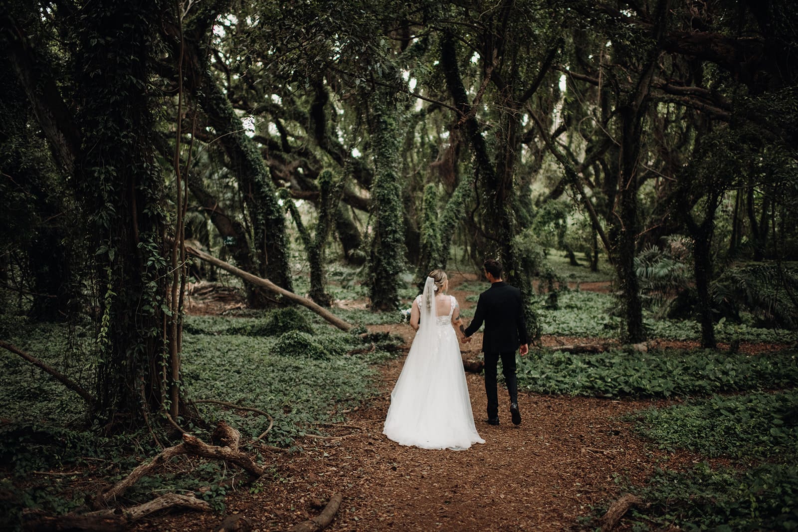 Hawaii intimate wedding photographer