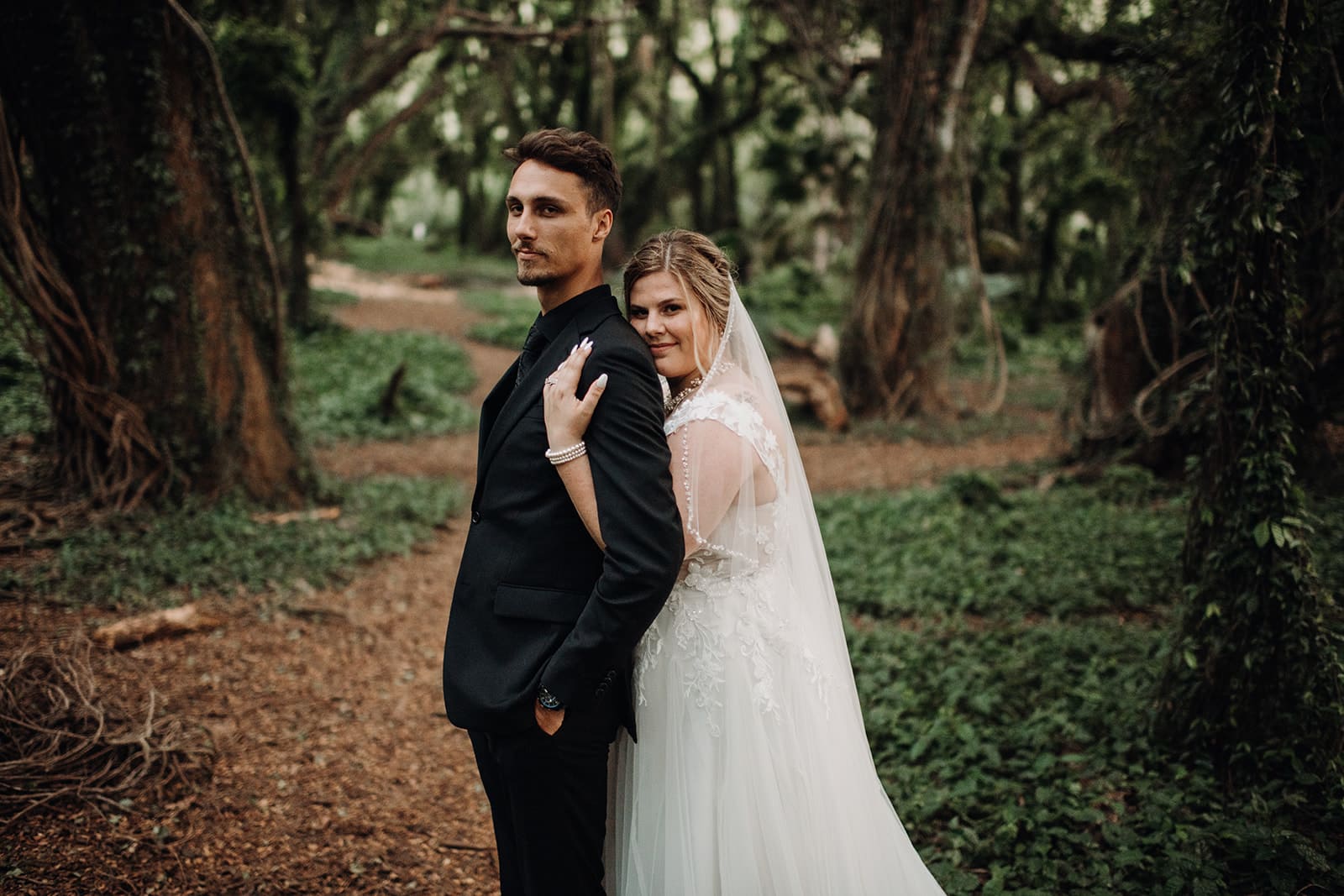 Hawaii intimate wedding photographer