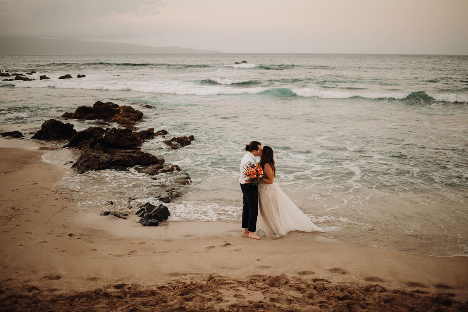 Hawaii elopement photographer
