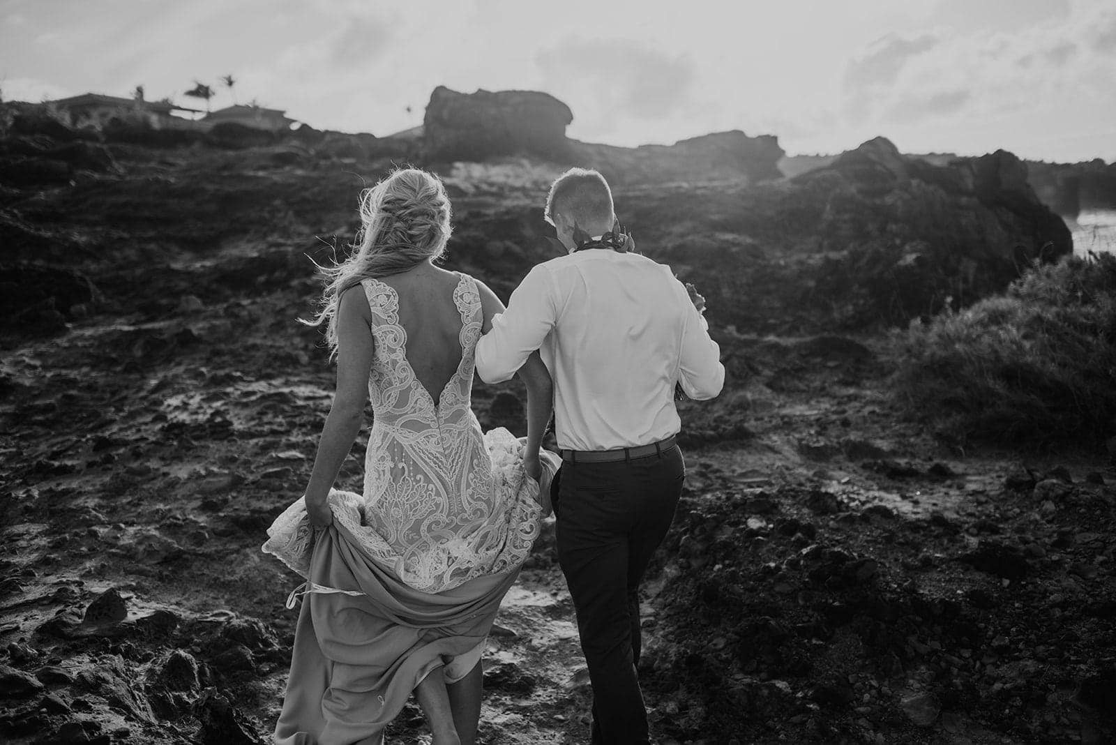 cliffside couple photos in Hawaii