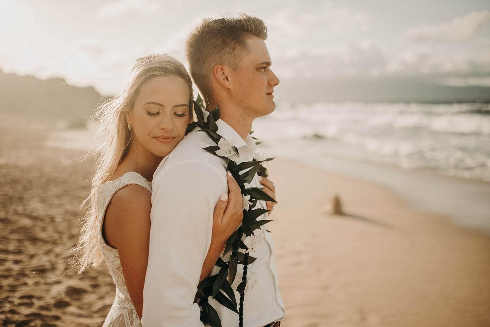 beautiful bride and groom eloping in Maui