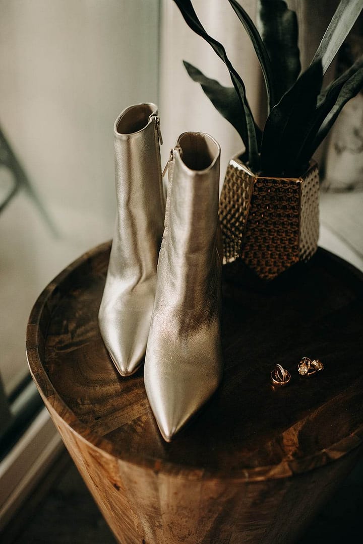 Amanda and Eric elope on the beach