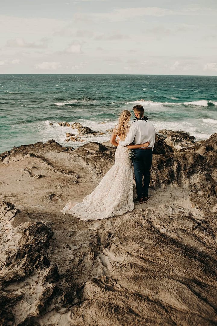cliffside couple photos in Hawaii